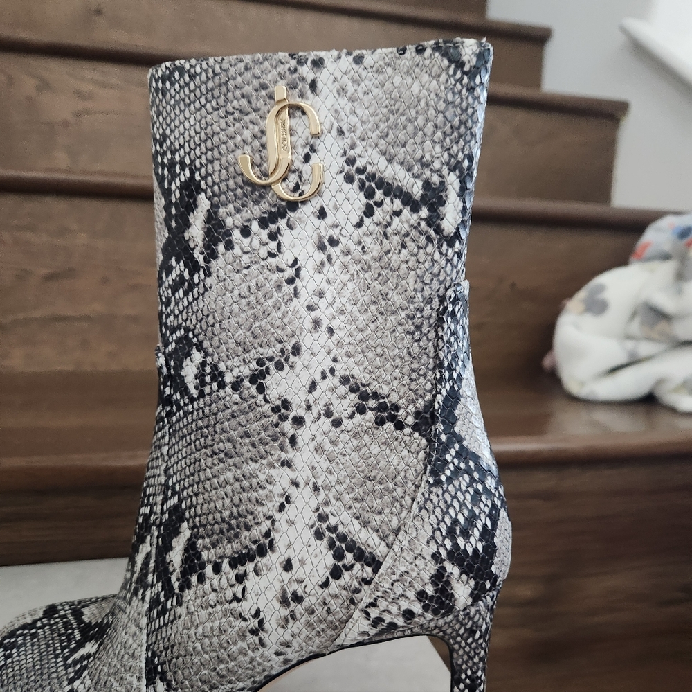Jimmy Choo Size 37 Snake Skin Short Stiletto Boots With Golden Logo Hardware - Picture 4 of 10